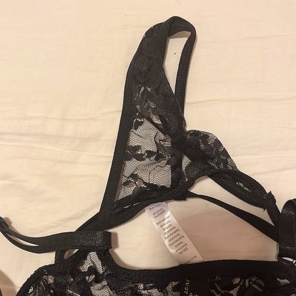 Sexy Lace Lingerie (L) with Thong - Picture 5 of 6